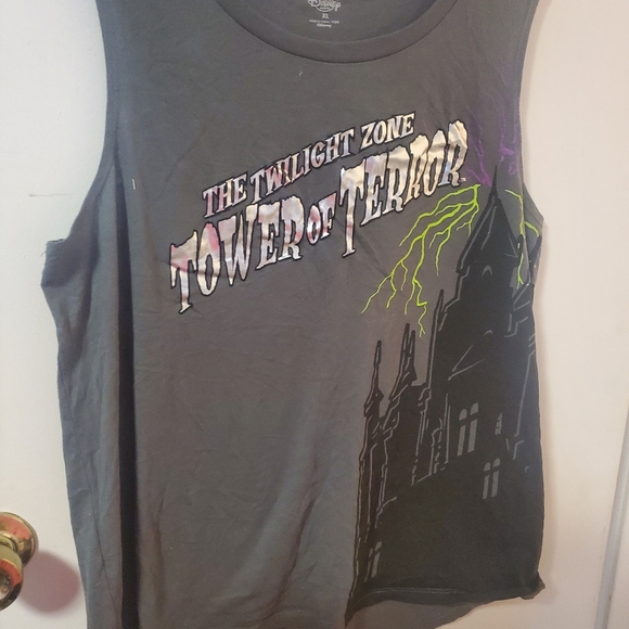 Plus size shiny tower of terror tank top - Picture 2 of 5
